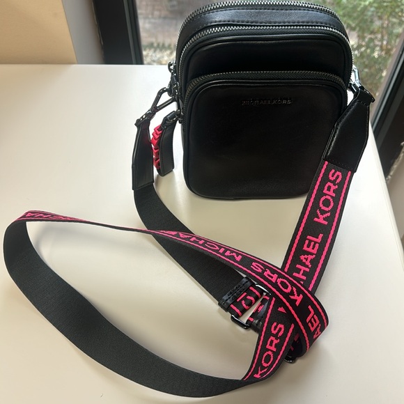 Michael Kors Black & Pink Leather Crossbody Bag With Normal Signs Of Wear - Picture 12 of 16